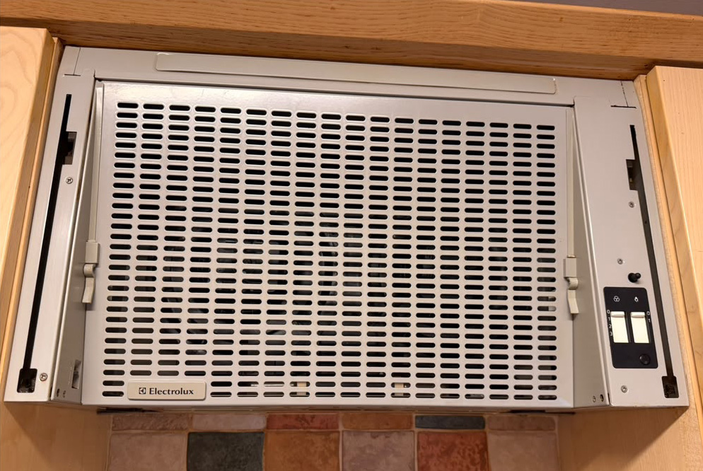 Extractor Hood after cleaning